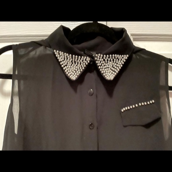 Chiffon Style Sleeveless Blouse - White Beadwork on Front - Picture 2 of 3